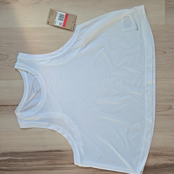 NWT Nike Women's Breathe Dri-FIT Cropped Tank Top, White, Size Large - Picture 1 of 5